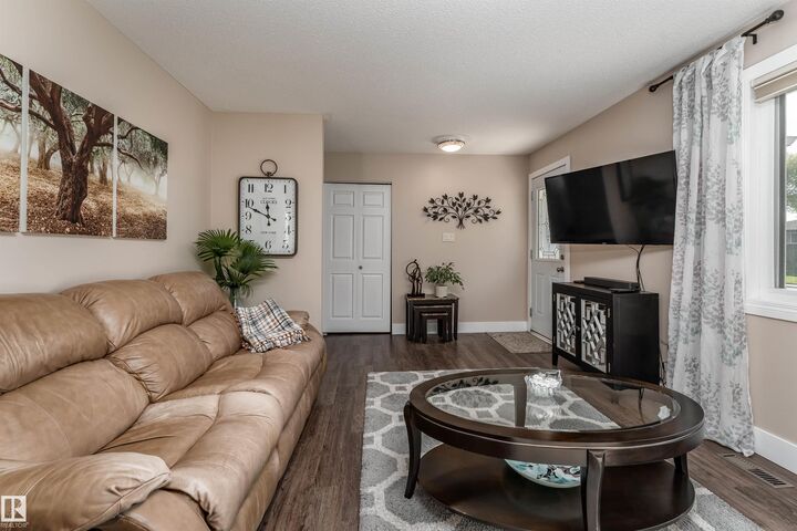 Property Photo:  1031 Lueders Crescent  AB T8A 1A8 