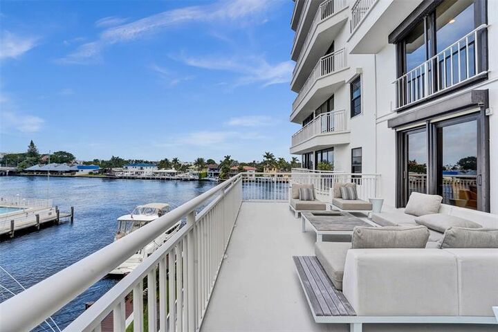 Property Photo:  3100 NE 48th St 311  FL 33308 