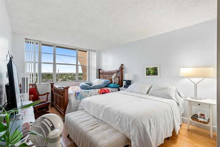 Property Photo: 1200 Saint Charles Pl Ph 21 FL 33026