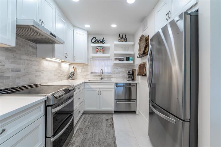 Property Photo:  9411 N Hollybrook Lake Dr 310  FL 33025 