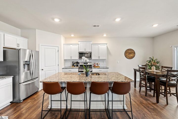 Property Photo: 865 Honeybush Drive SC 29365