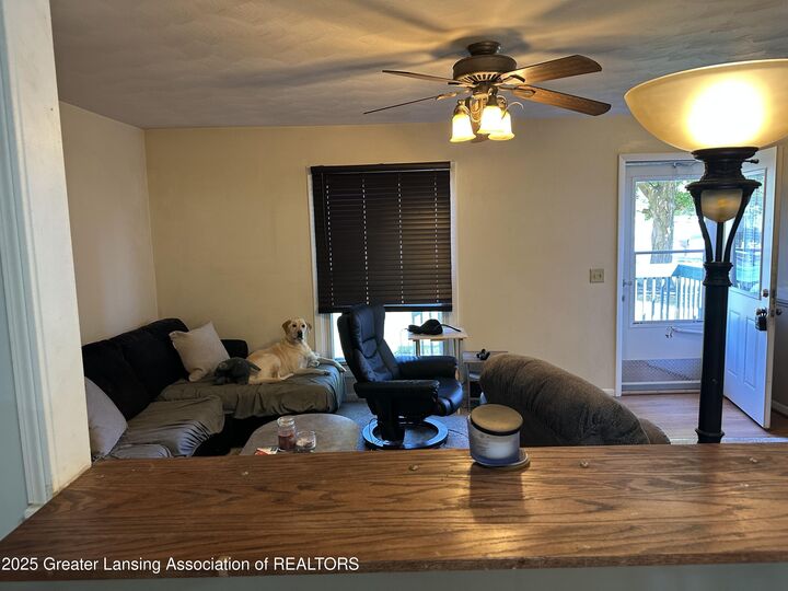 Property Photo:  827 Walnut Street  MI 48813 