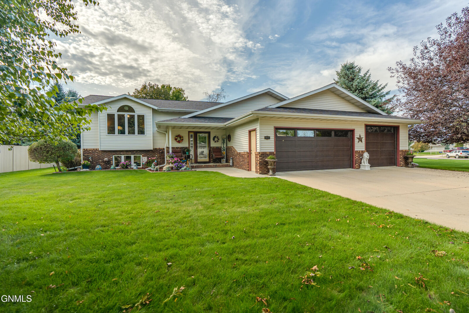 Property Photo:  4717 Pintail Loop SE  ND 58554 