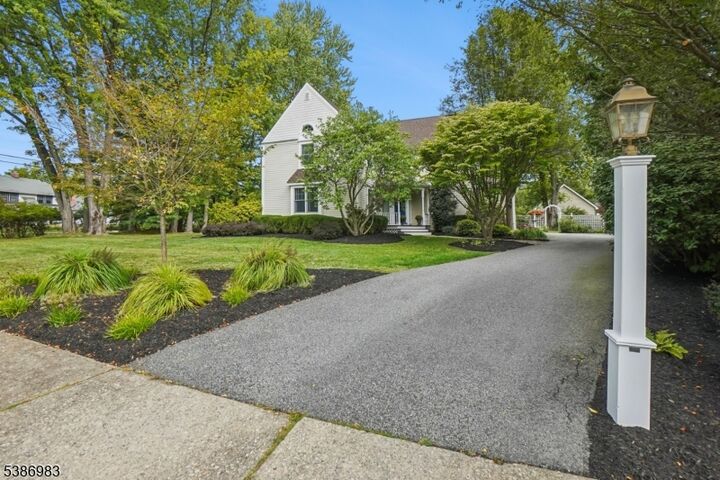 Property Photo:  2 Quimby Ln  NJ 07945 