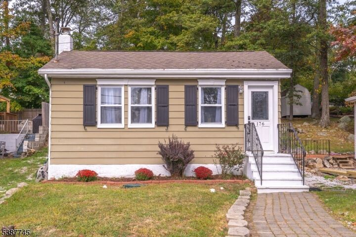 176 Monroe Trl  Hopatcong Boro NJ 07843 photo
