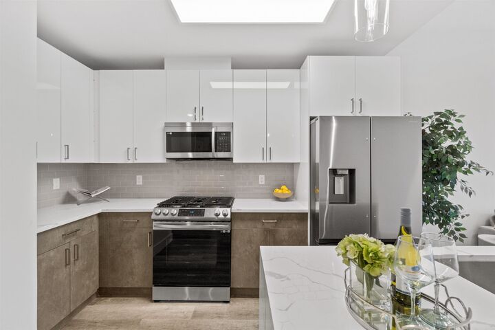 Property Photo:  412 Whiton St 307  NJ 07304 