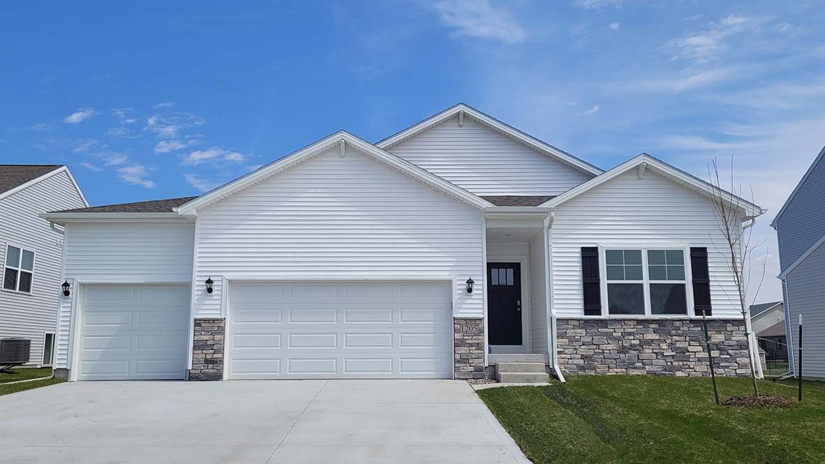 Property Photo:  337 Cormorant Drive  IA 50211 