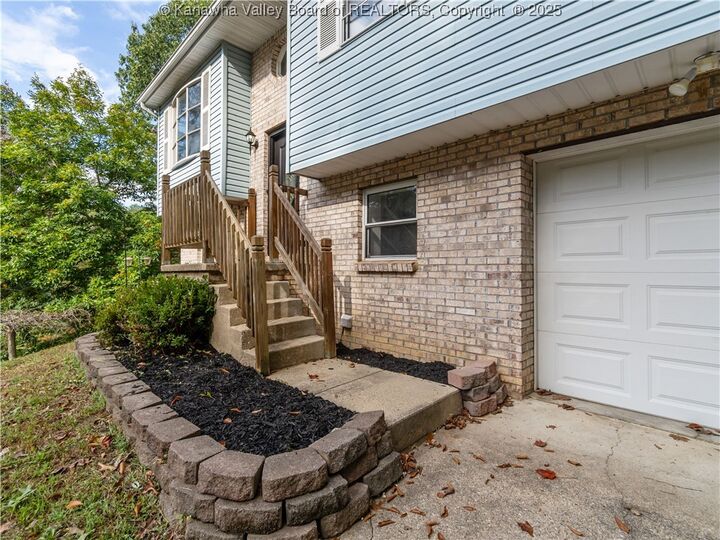 Property Photo:  305 Springlea Drive  WV 25213