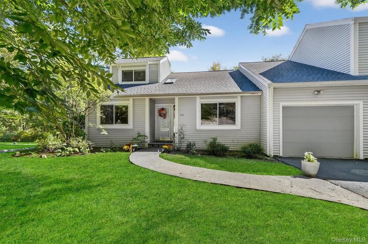 103 Norfolk Court  Yorktown Heights NY 10598 photo