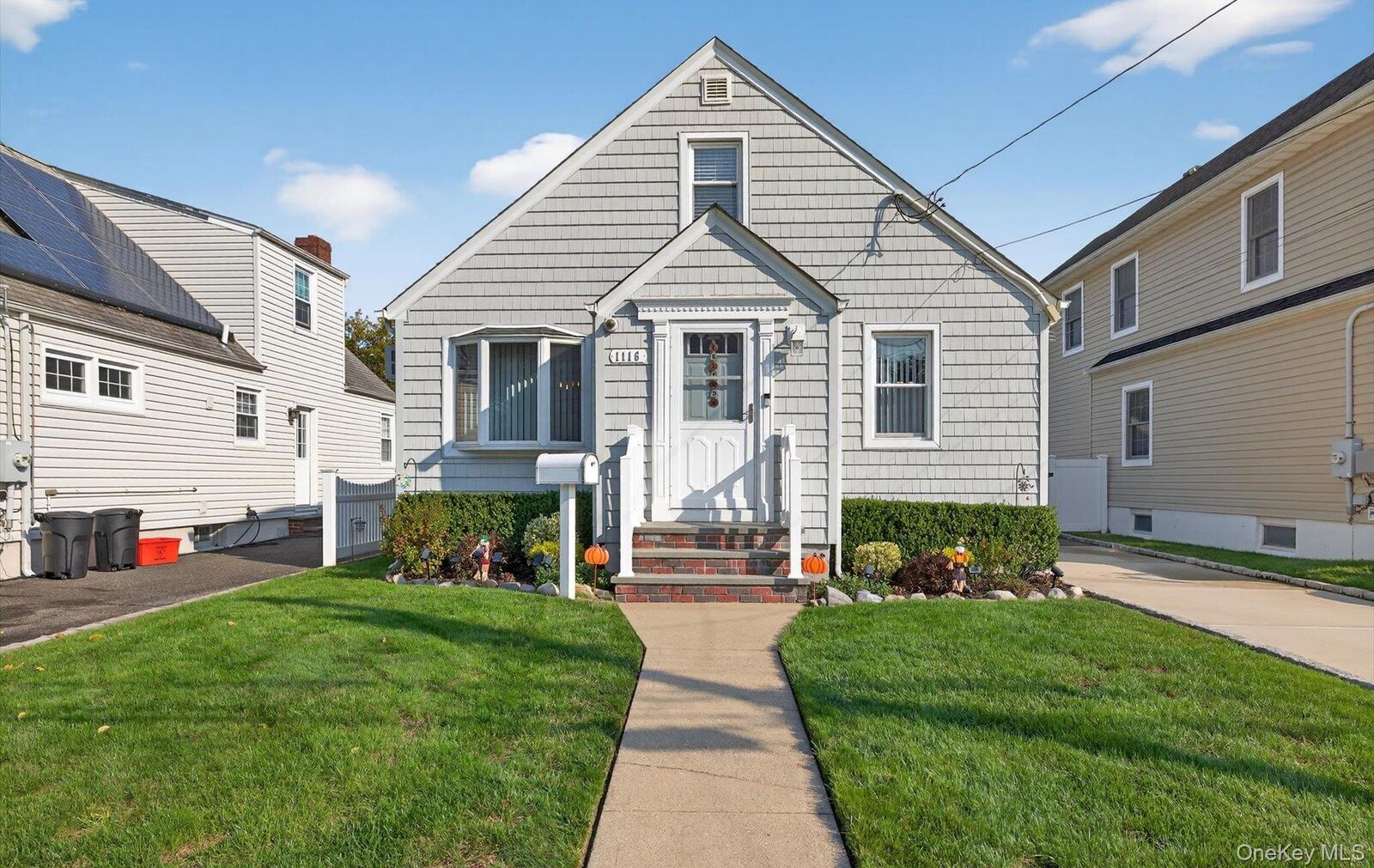 Property Photo:  1116 Mosefan Street  NY 11010 