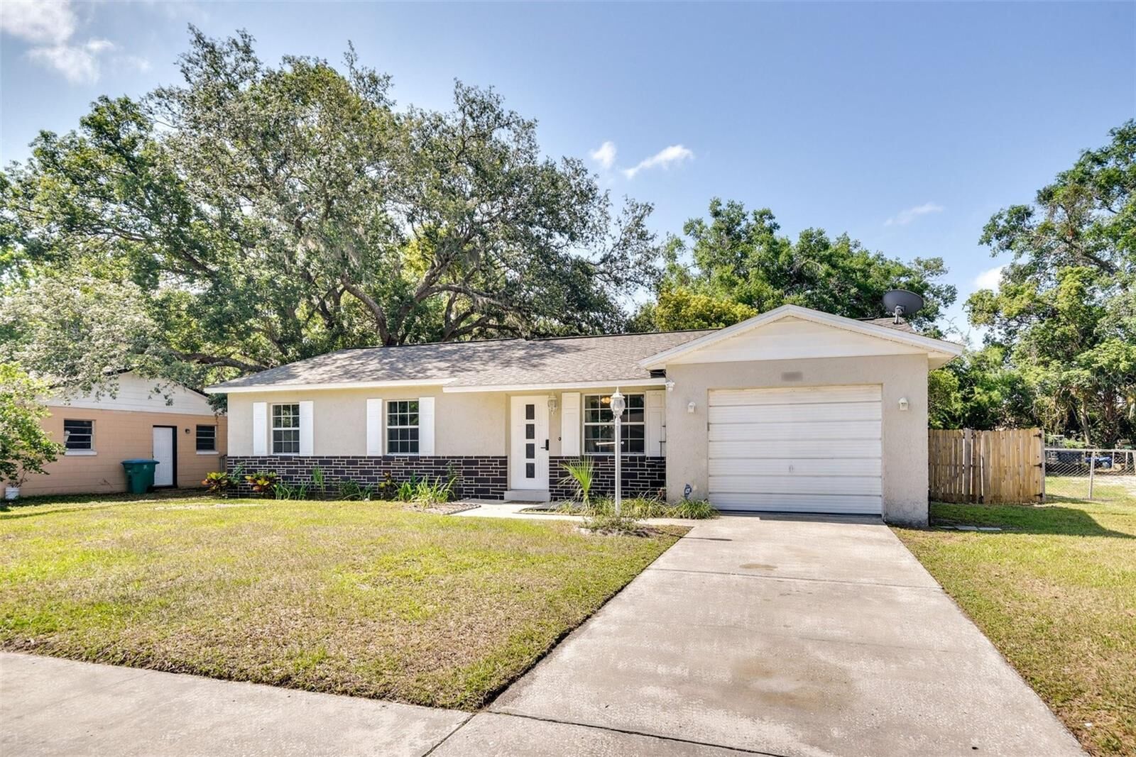 Property Photo:  449 Springwood Court  FL 32750 