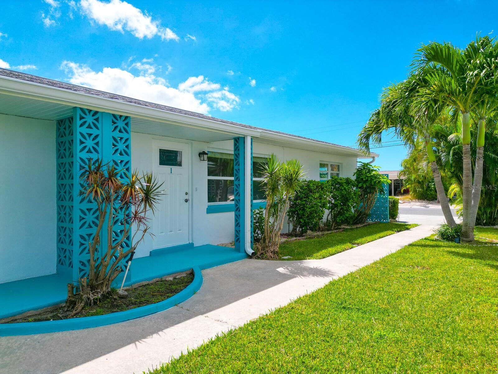 Property Photo: 11295 1st Street E FL 33706