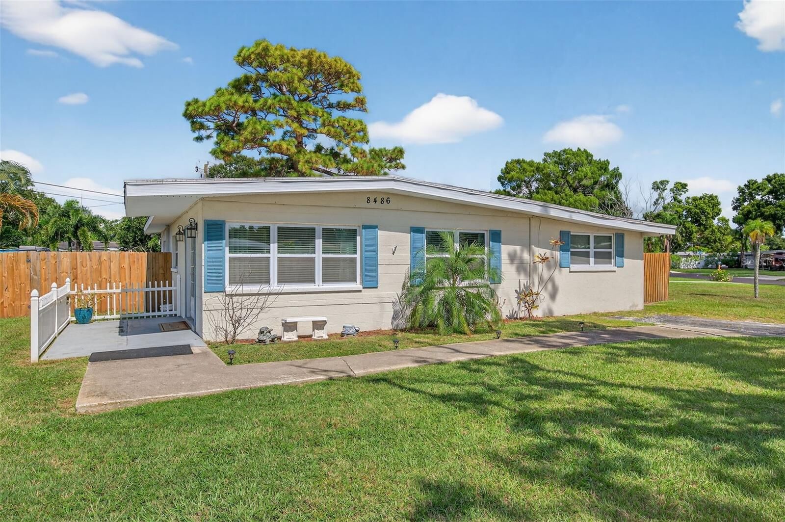 Property Photo: 8486 Pelican Lane FL 33777