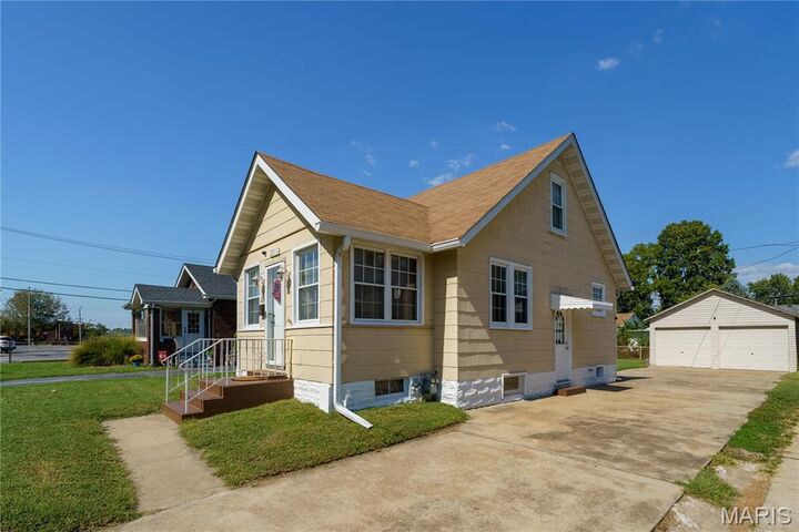 Property Photo:  1511 Cottage Avenue  IL 62040 