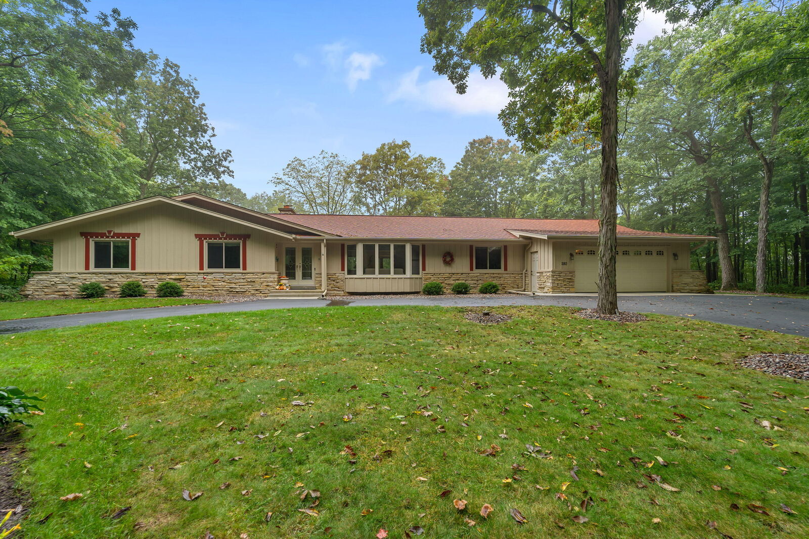 Property Photo:  280 Nob Hill Dr  WI 53017 