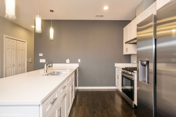 Property Photo:  2910 S Archer Avenue 2B  IL 60608 