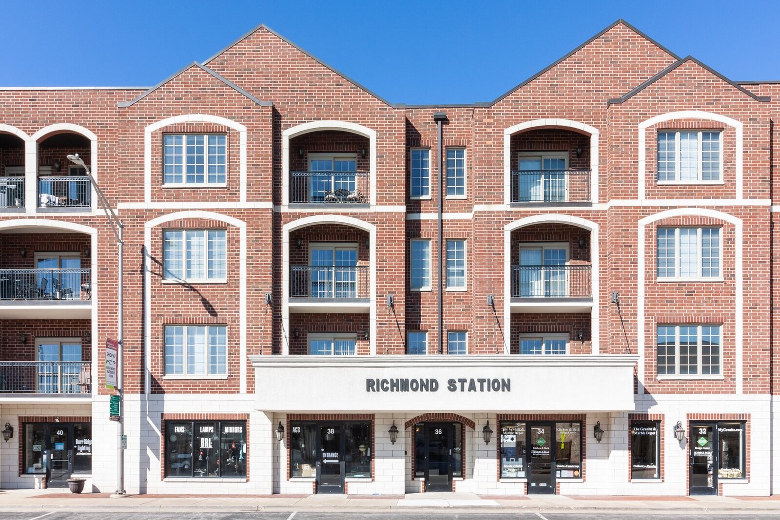 Property Photo:  36 S Cass Avenue 2C  IL 60559 