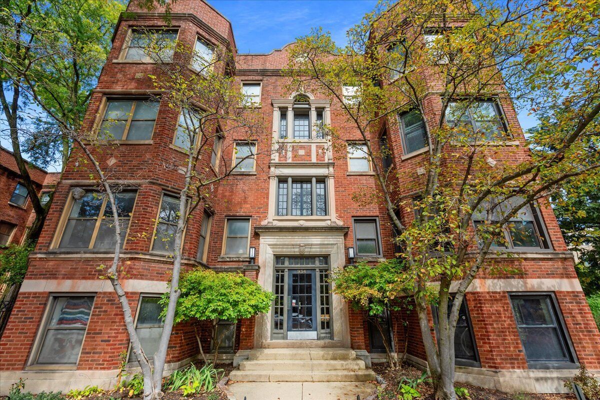 Property Photo:  934 W Washington Boulevard 1E  IL 60302 