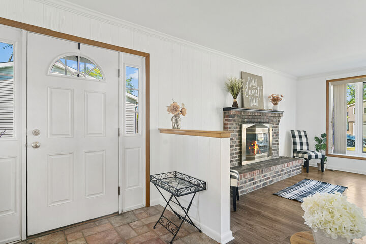 Property Photo: 719 Westmere Road IL 60016