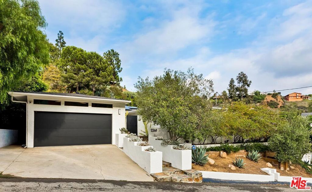 Property Photo:  2268 Betty Lane  CA 90210 