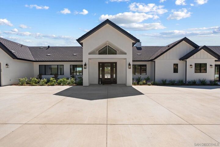 Property Photo:  5120 Creek Oak Dr  CA 92028 