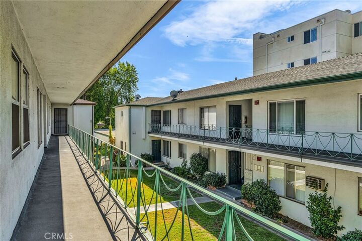 Property Photo: 5828 Unit 12A Whitsett CA 91607