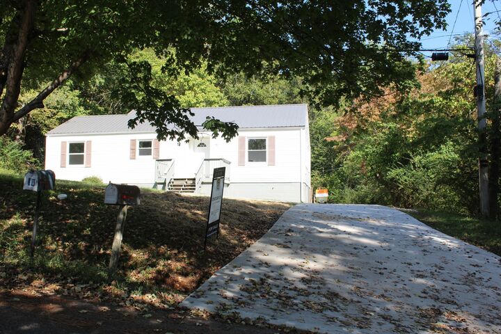 Property Photo: 78 College St TN 37061