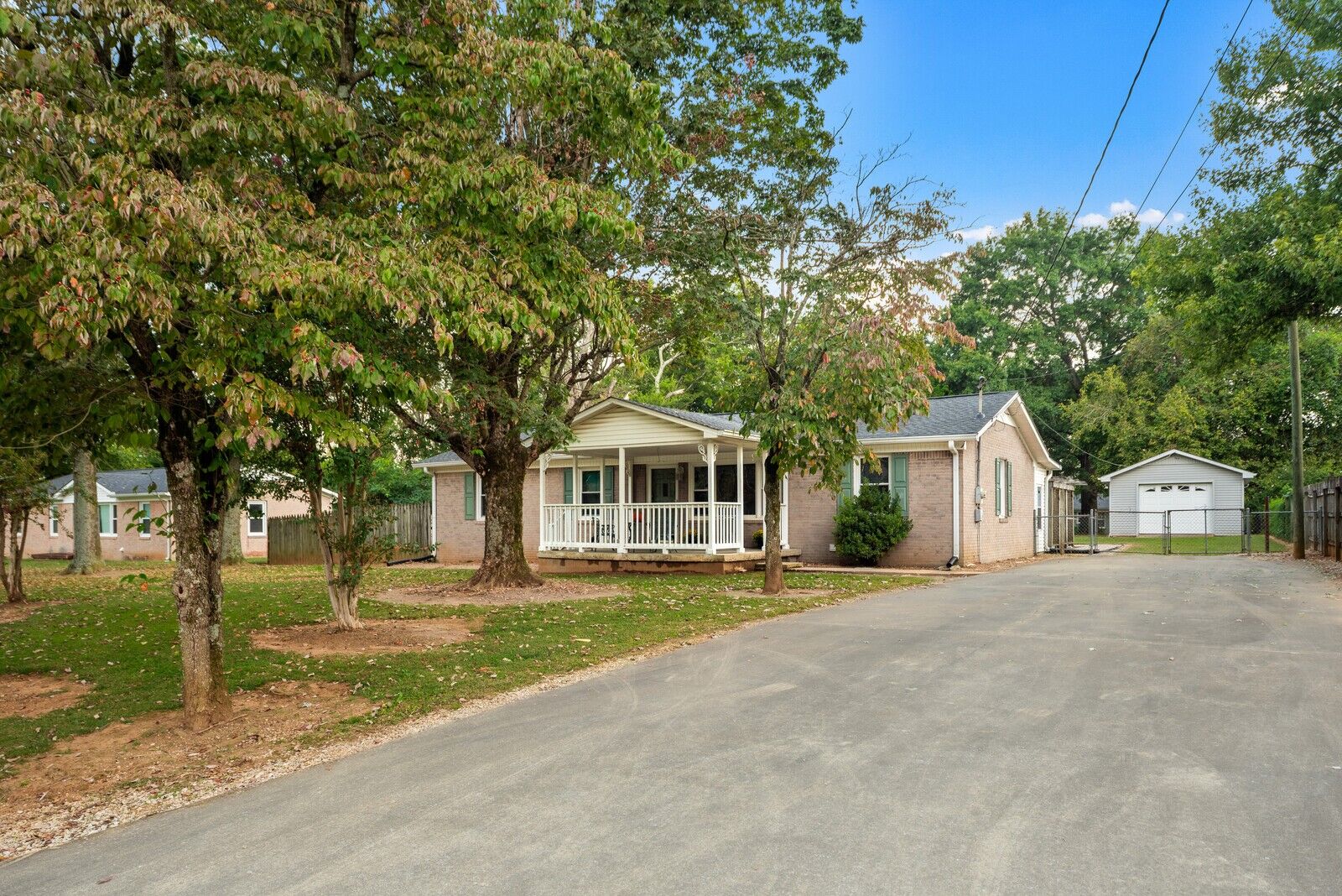 Property Photo: 140 Lakeside Dr TN 38401