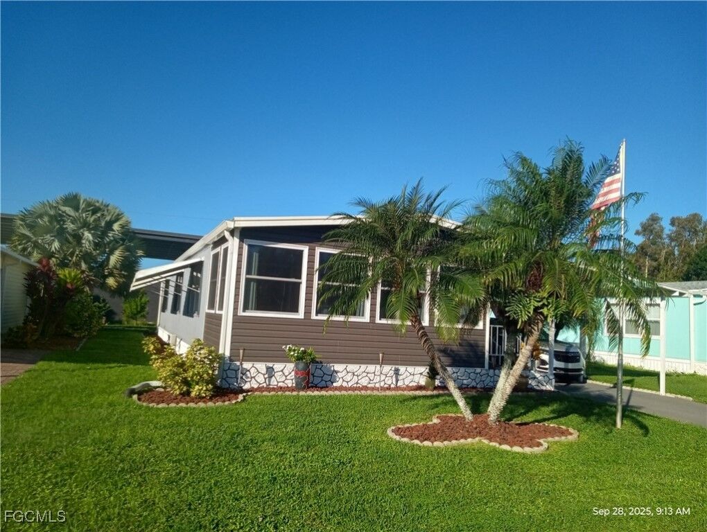 Property Photo:  2787 Breezewood Drive  FL 33917 