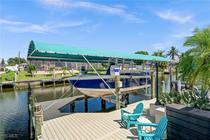 Property Photo:  1405 SE 23rd Terrace  FL 33990 