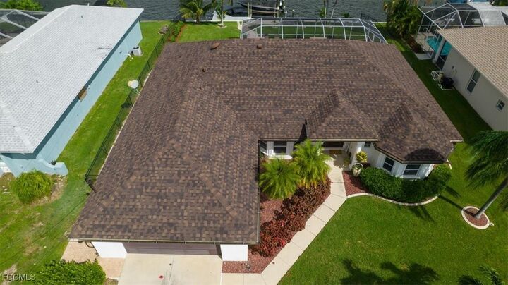 Property Photo:  309 SE 28th Terrace  FL 33904 