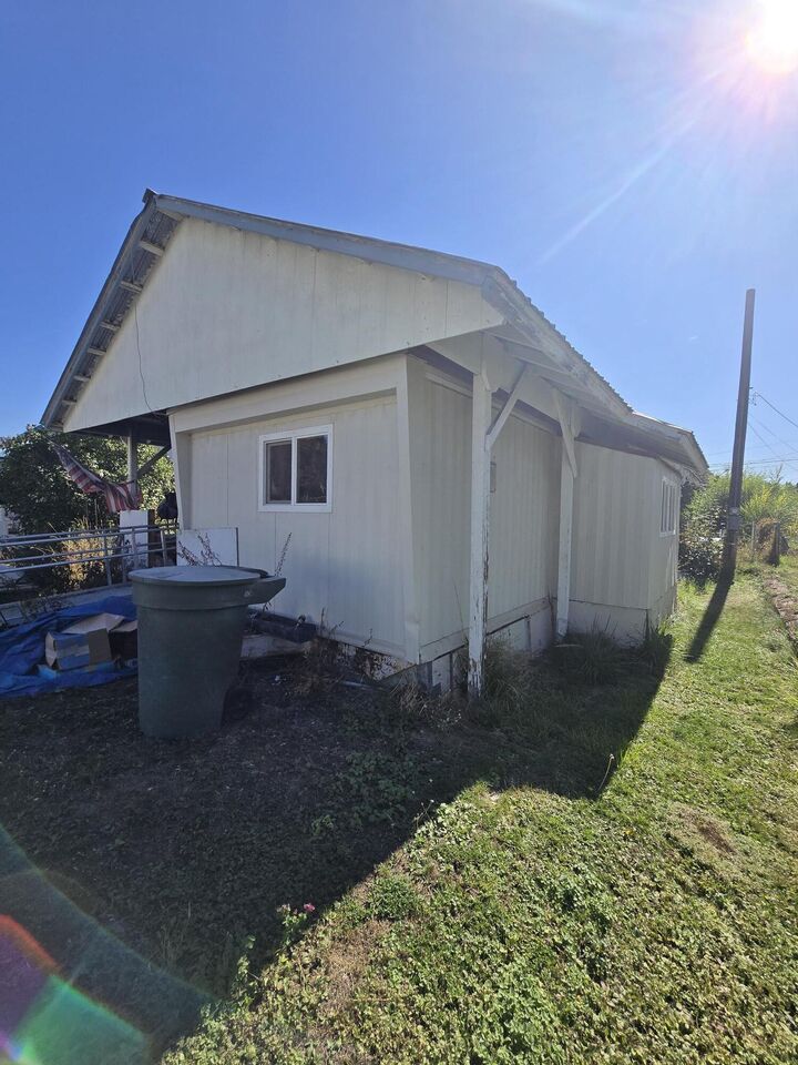 Property Photo:  605 W King Ave  WA 99109 