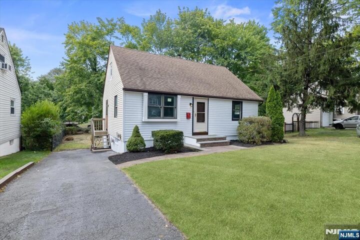 Property Photo:  499 Goffle Road  NJ 07481 