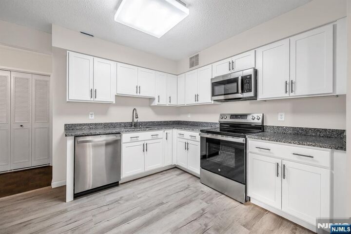 Property Photo:  326 Prospect Avenue 6J  NJ 07601 