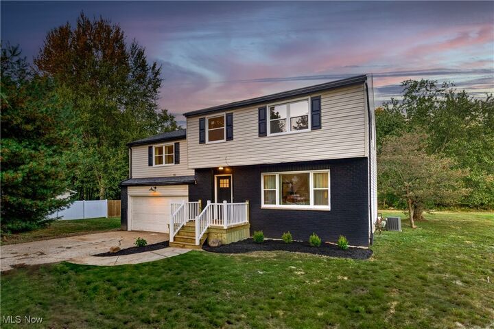 Property Photo: 3691 Lyntz Townline Road SW OH 44481