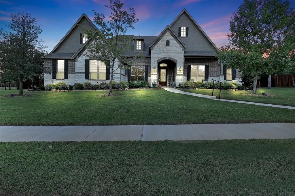 Property Photo:  820 War Admiral Trail  TX 76248 