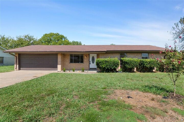 Property Photo: 500 Bonnie View Drive TX 75407