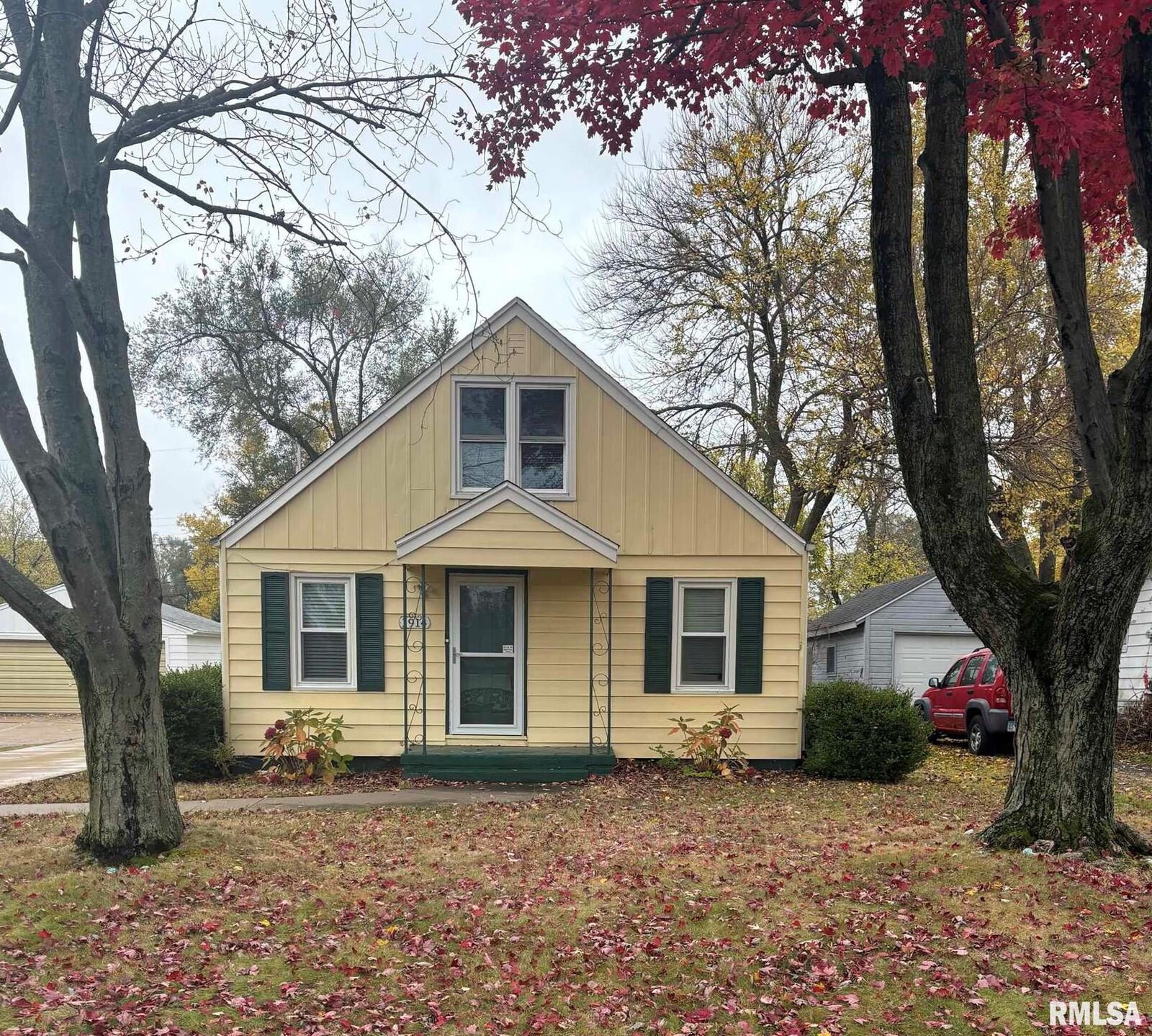 Property Photo:  1914 W Richwoods Boulevard  IL 61604 