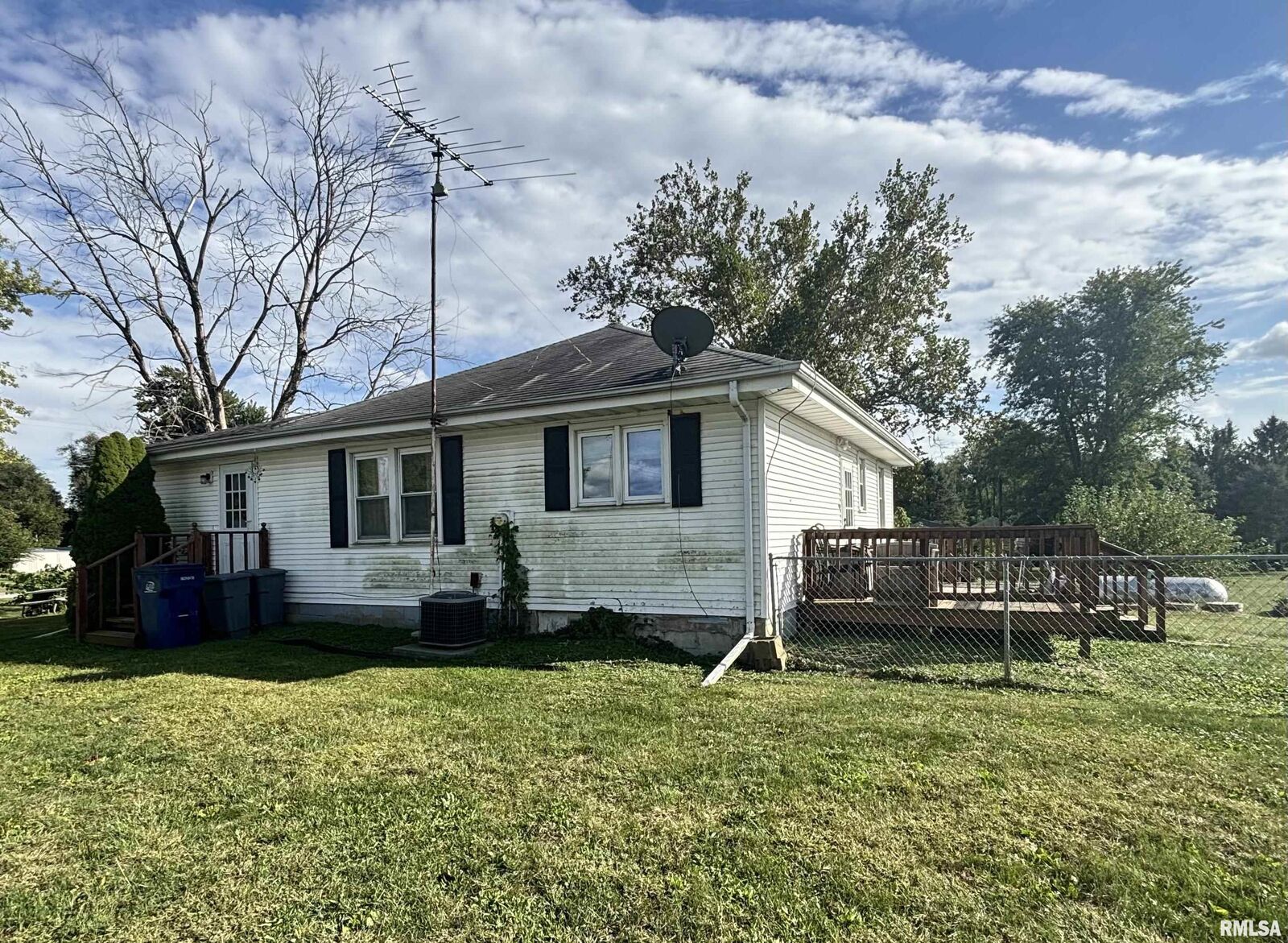 Property Photo: 897 20th Avenue IL 61473
