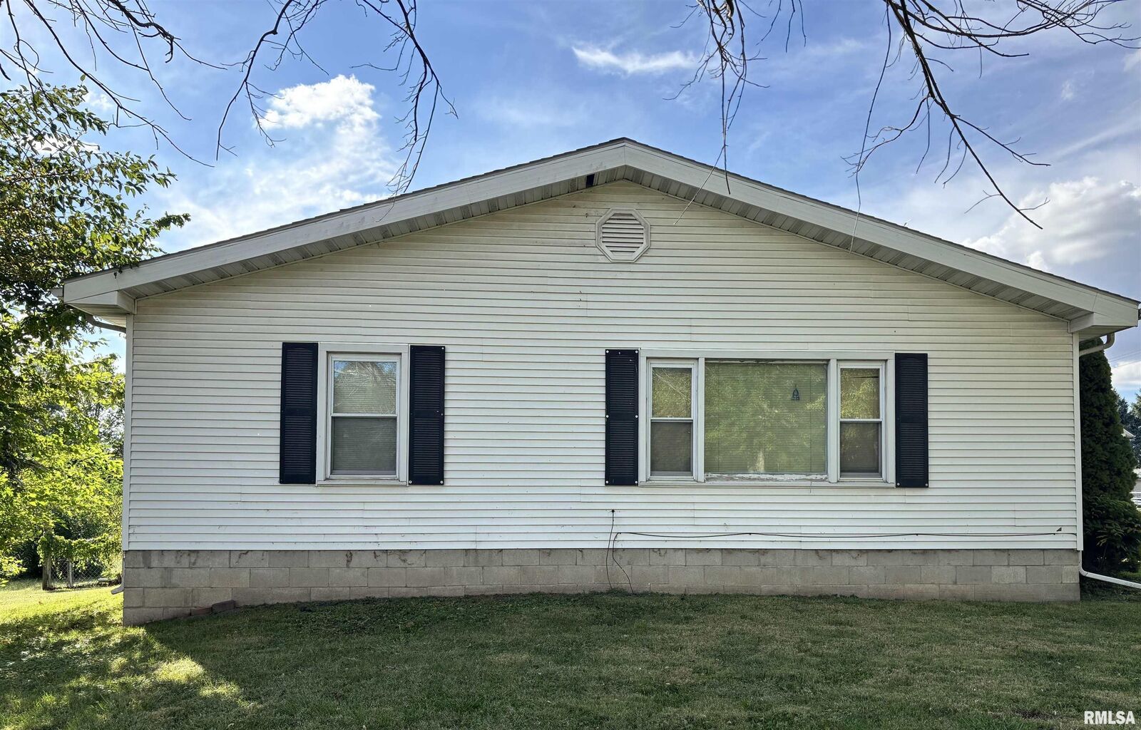 Property Photo:  897 20th Avenue  IL 61473 