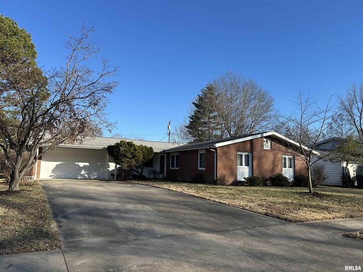 611 S Terrace Drive  Carbondale IL 62901 photo