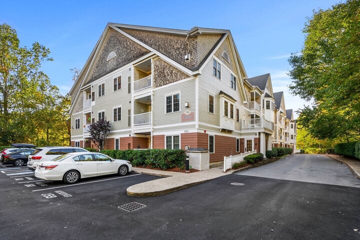 Property Photo:  190 Chickering Rd 204D  MA 01845 