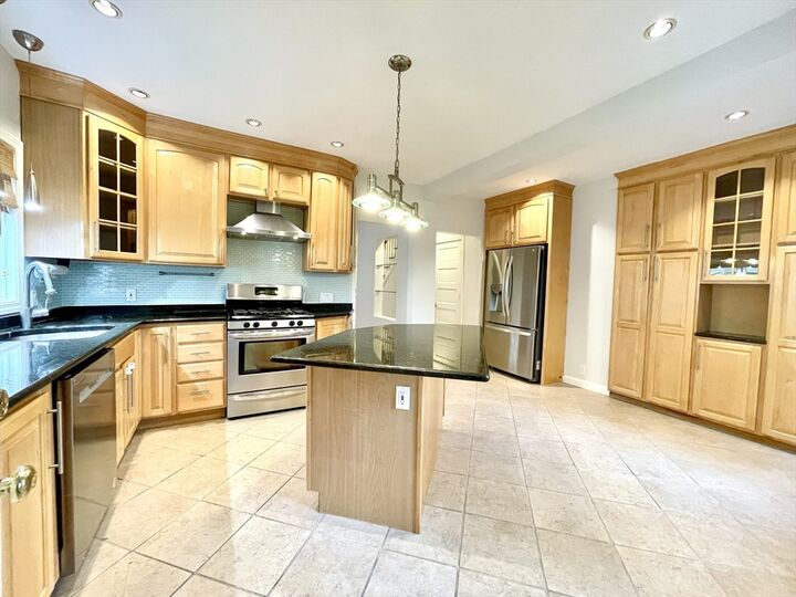 Property Photo:  18 Appleton Ave 18  MA 01915 