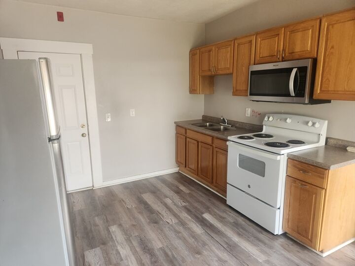 Property Photo:  19 1/2 Lunenburg Street 2  MA 01420 