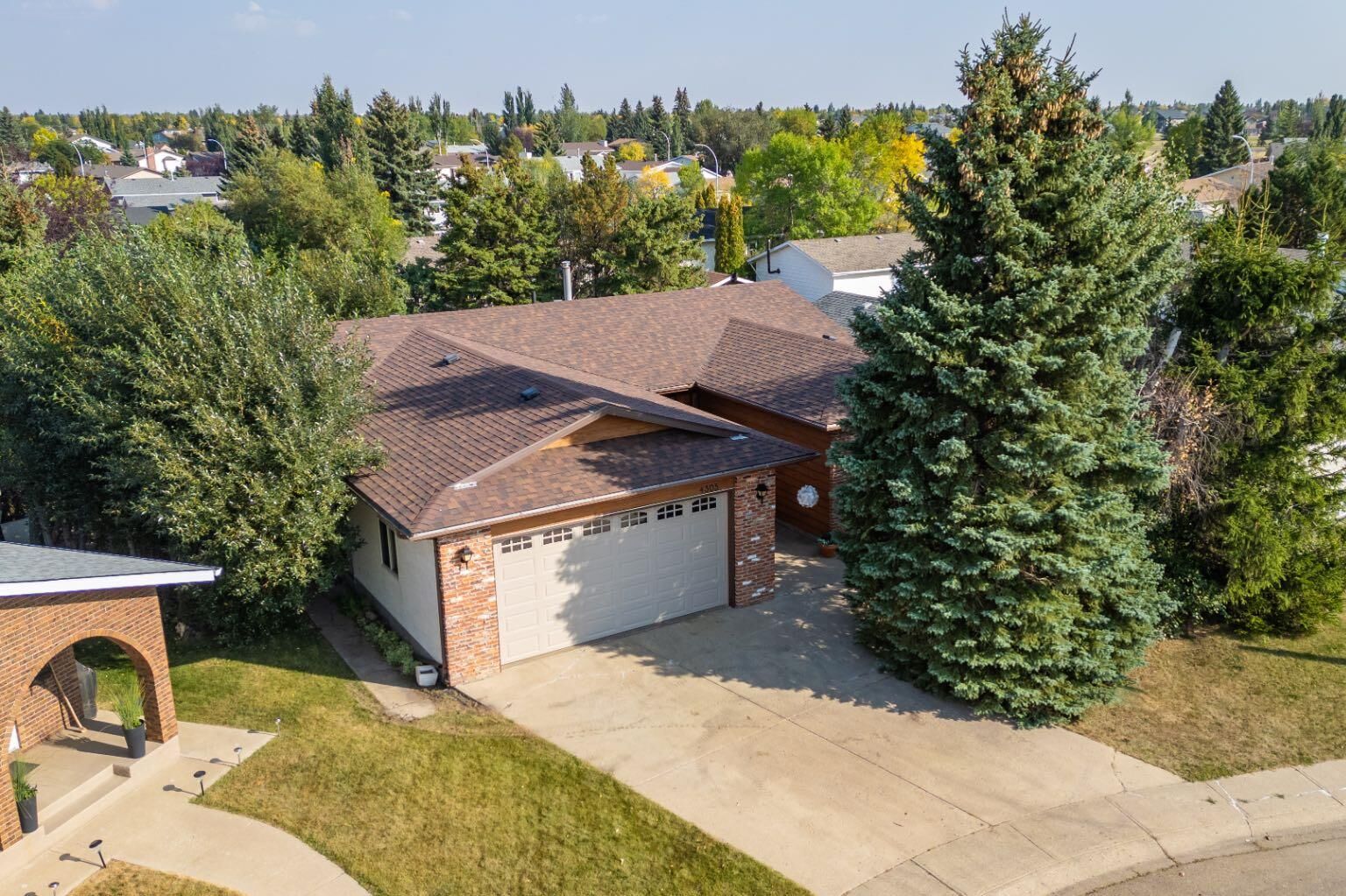 Property Photo: 4305 74 Street AB T4V 3V3