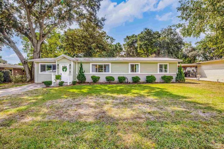 Property Photo: 3275 Adrian Rd FL 32504