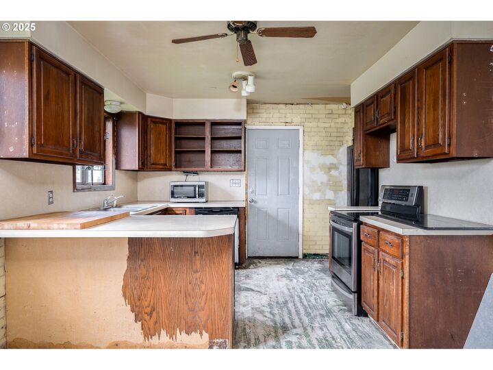 Property Photo:  8625 SE Knapp St  OR 97266 