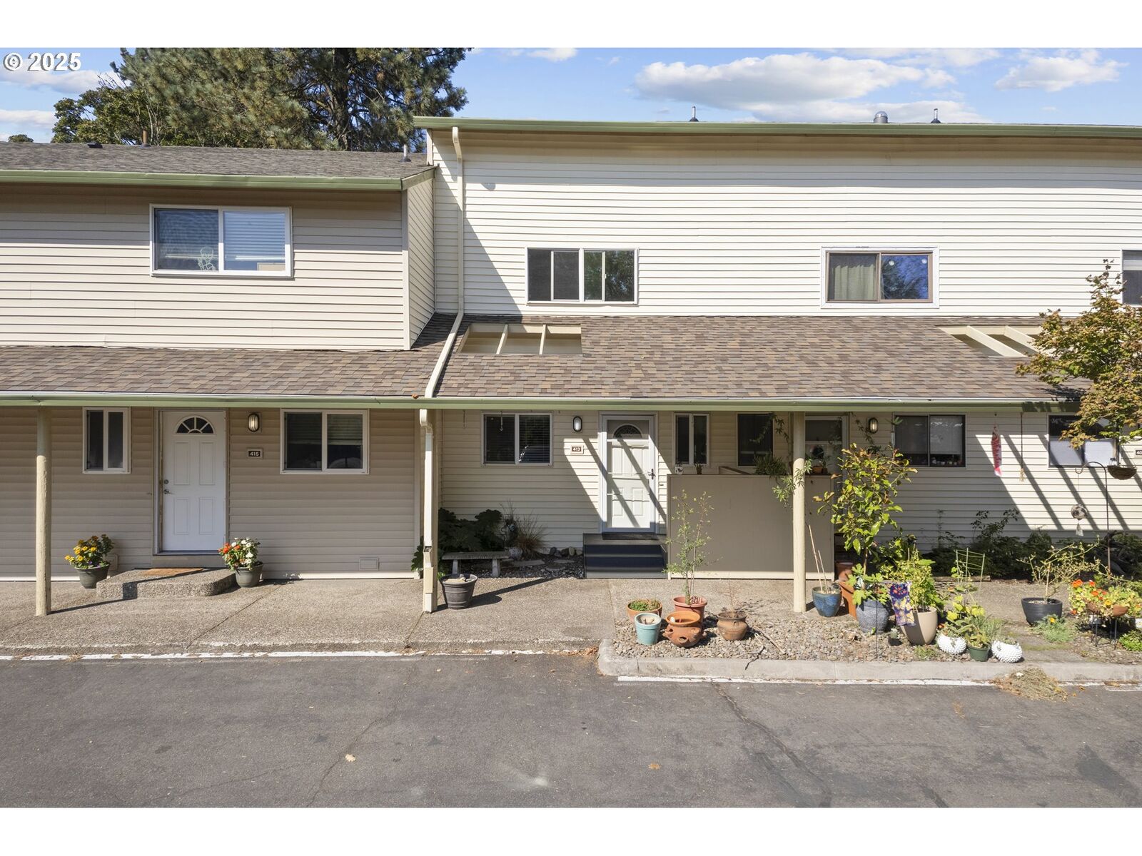 Property Photo:  413 N Hayden Bay Dr  OR 97217 