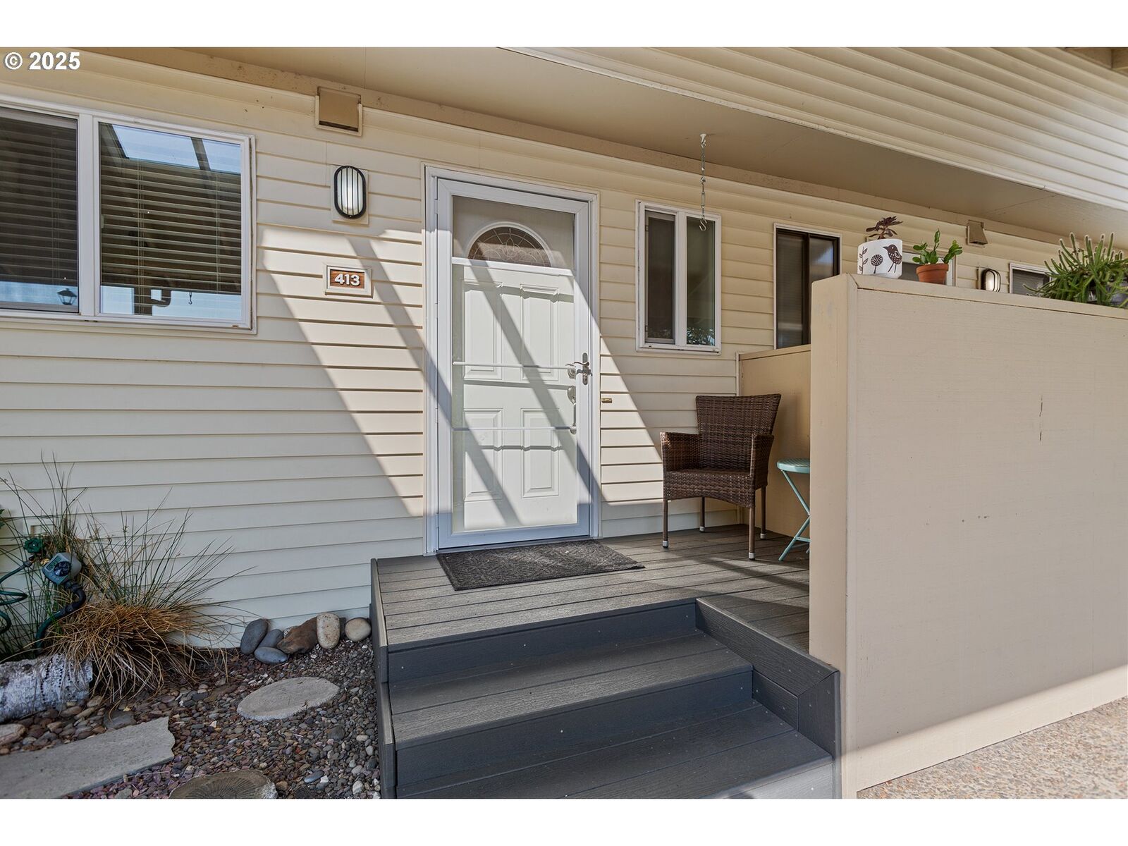 Property Photo: 413 N Hayden Bay Dr OR 97217