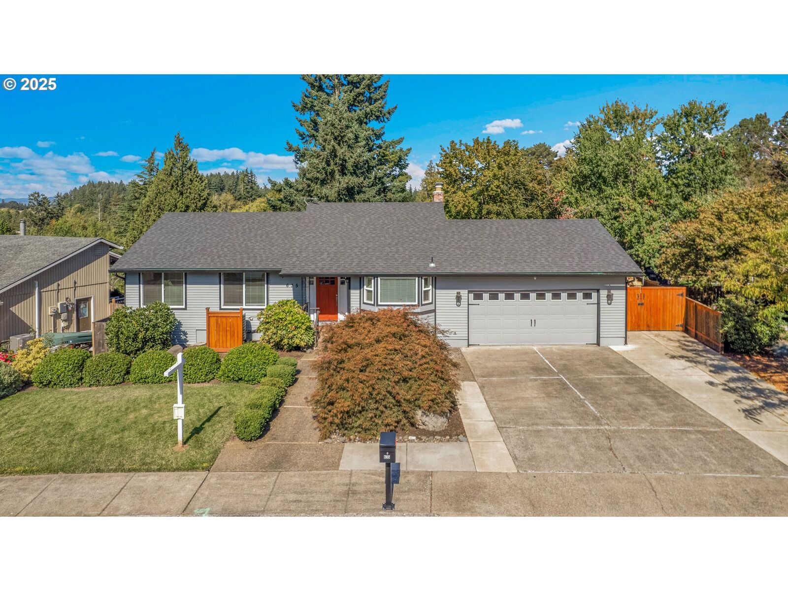 Property Photo: 635 NW Queens Ct OR 97124